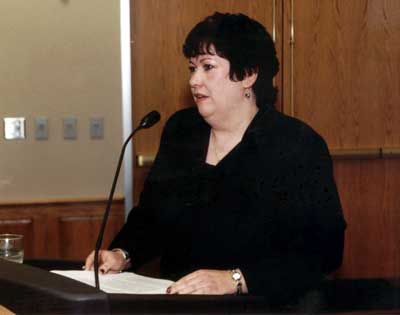 Kathy Davis making comments at the 2003 Excellence in Advising Award Reception