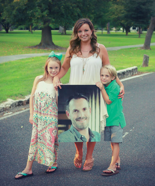 Chris Anne Crabtree and her two children holding a picture of Jeremy Crabtree