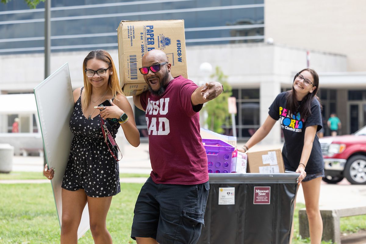Family with student on move in day at MSU